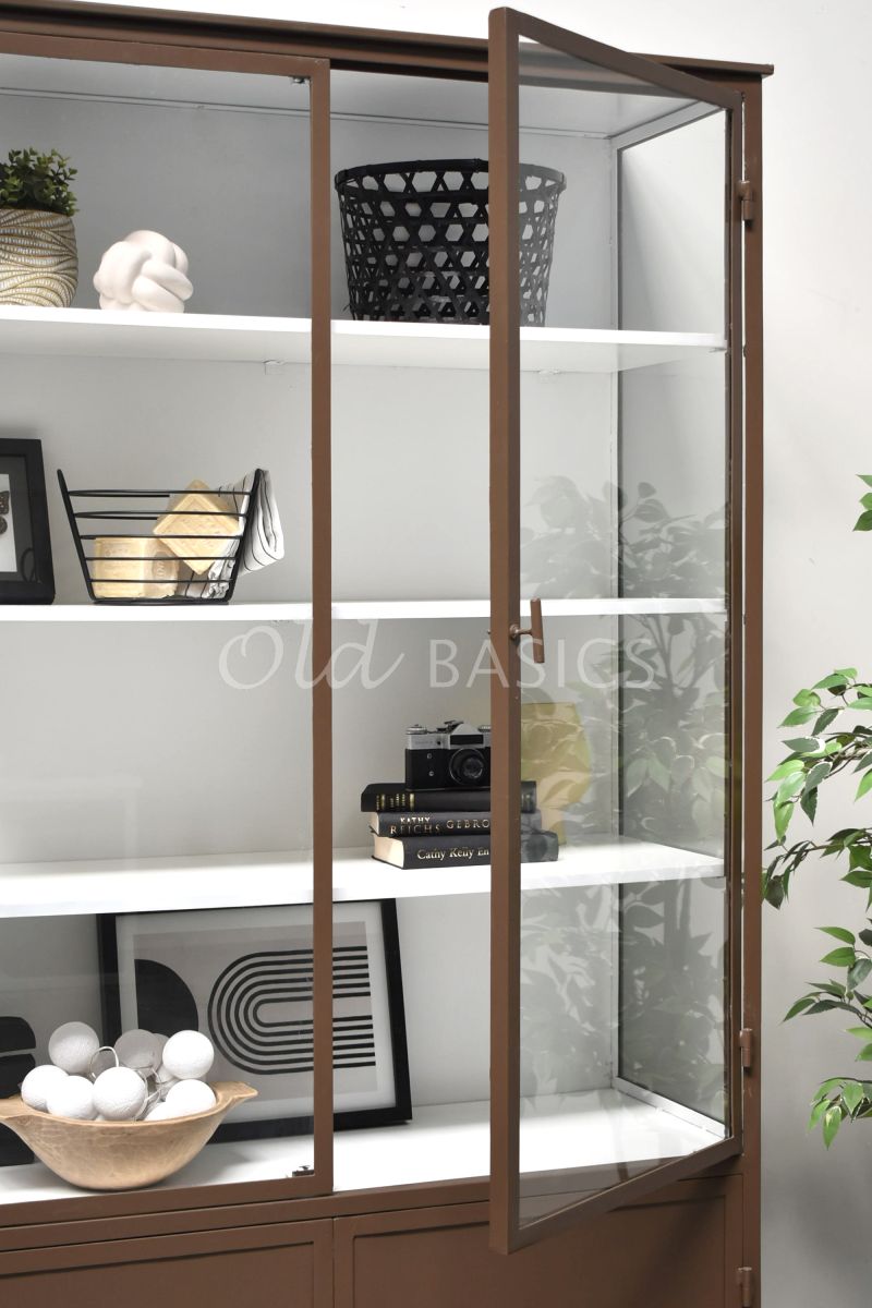 Detail van Apothekerskast Ilya Grand Walnootbruin, bruin, cognac, materiaal staal